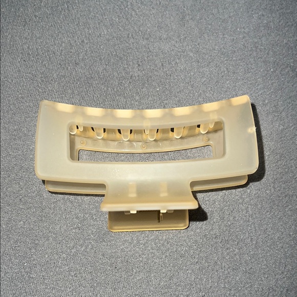 Small Orange Cream Hair Claw Clip - Picture 3 of 6